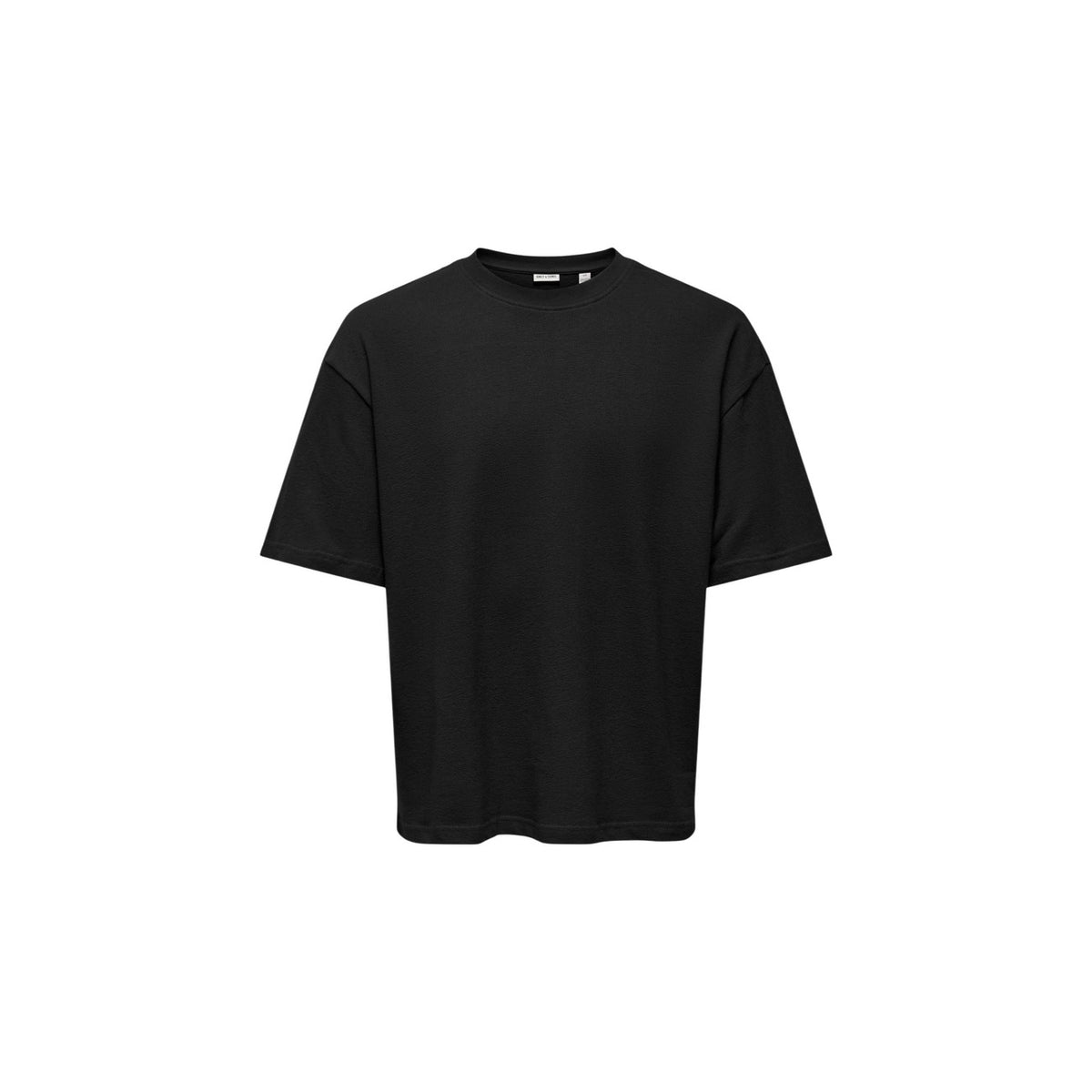 T-shirt nera Only & Sons Onslenny Ovz, vestibilità oversize in 100% cotone, maniche corte e linea ampia; capo basic essenziale per uno stile maschile moderno. Vista frontale Stesa