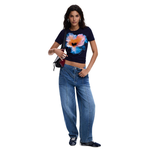 Desigual jeans DEGRAD donna vestibilità mom e regular. Realizzati in 99% cotone e 1% elastan/lycra Vista frontale Indossata da modella