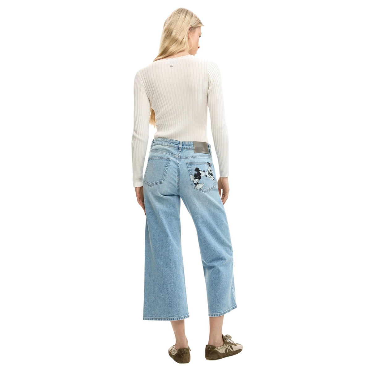 Jeans a gamba dritta con stampa di Mickey Mouse™ e dettagli in stile lettering. Vista posteriore