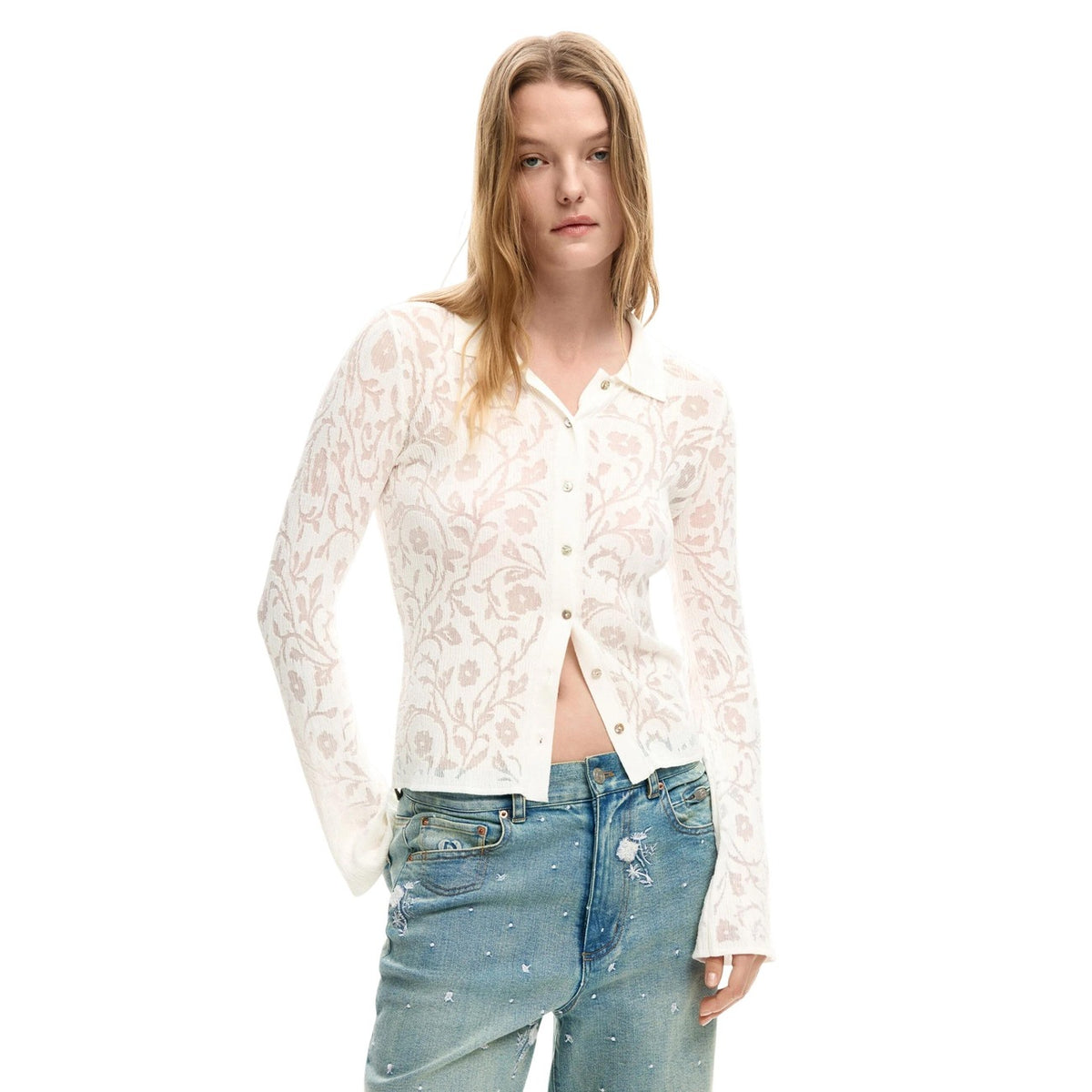 Camicia in Maglia Donna; manica lunga, colletto a camicia, chiusura con bottoni, fit regolare. L'alternativa raffinata e morbida alla classica camicia. Colore bianca vista frontale