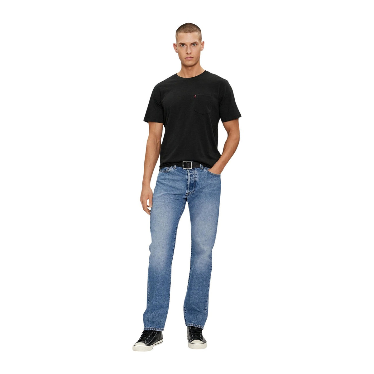 Jeans Levi's 501 uomo blu modello 00501-3504. Pantalone in denim di puro cotone blu classico originale Levi Strauss, vestibilità regolare a gamba dritta straight leg stile vintage, casual e intramontabile.