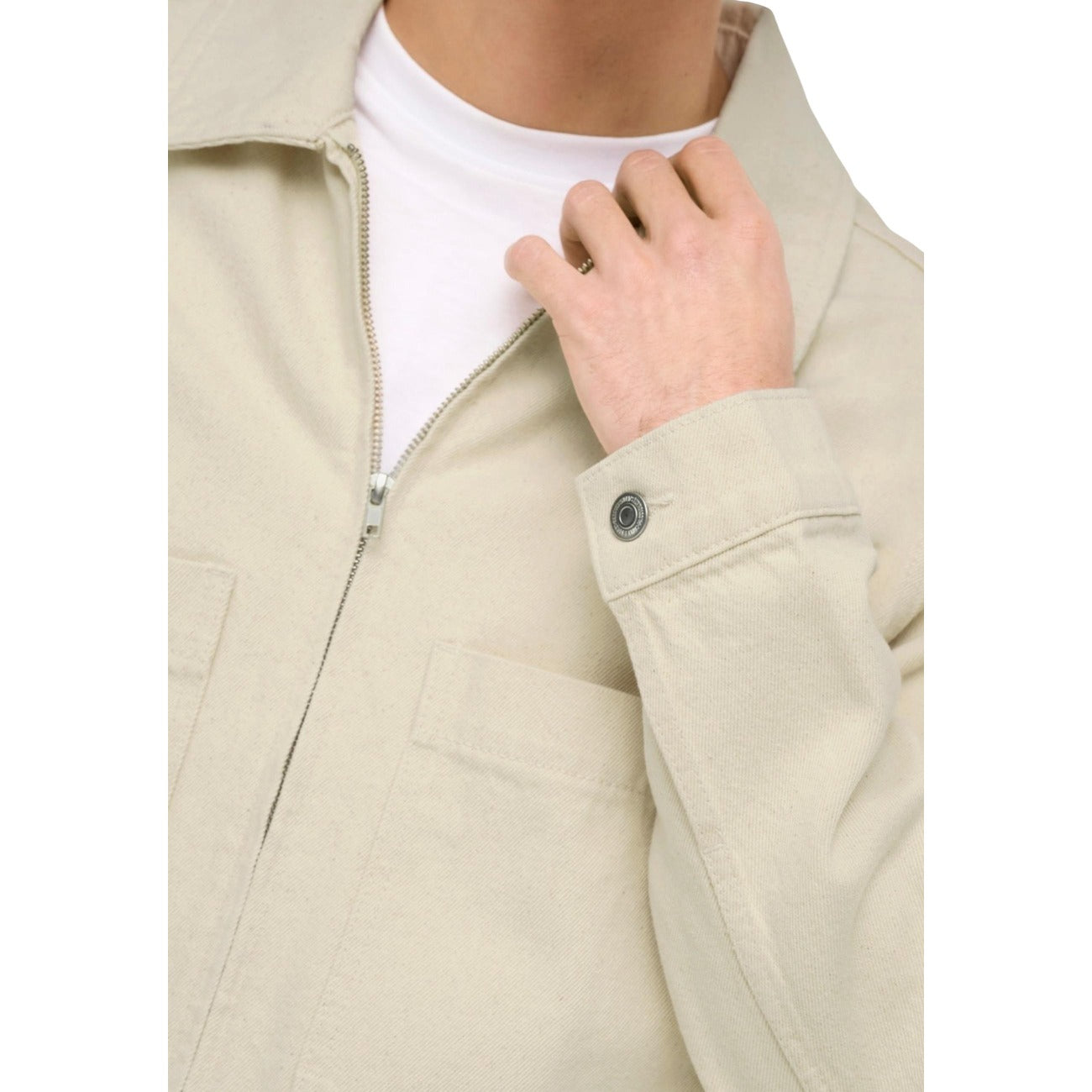Giacca leggera beige Only & Sons Onscassel, 100% cotone, chiusura con bottoni e tasche frontali applicate; stile minimalista e vestibilità confortevole. Vista frontale Dettaglio cerniera