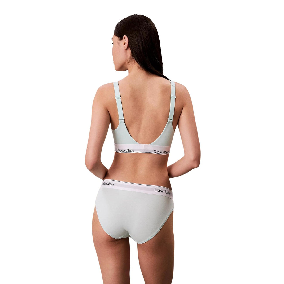 Bralette Verde Donna Calvin Klein Lift; Tessuto elasticizzato in cotone e modal setoso con coppe preformate. Fascia senza cuciture, spalline regolabili incrociabili e chiusura ammortizzata, stile athleisure primavera-estate. Vista posteriore