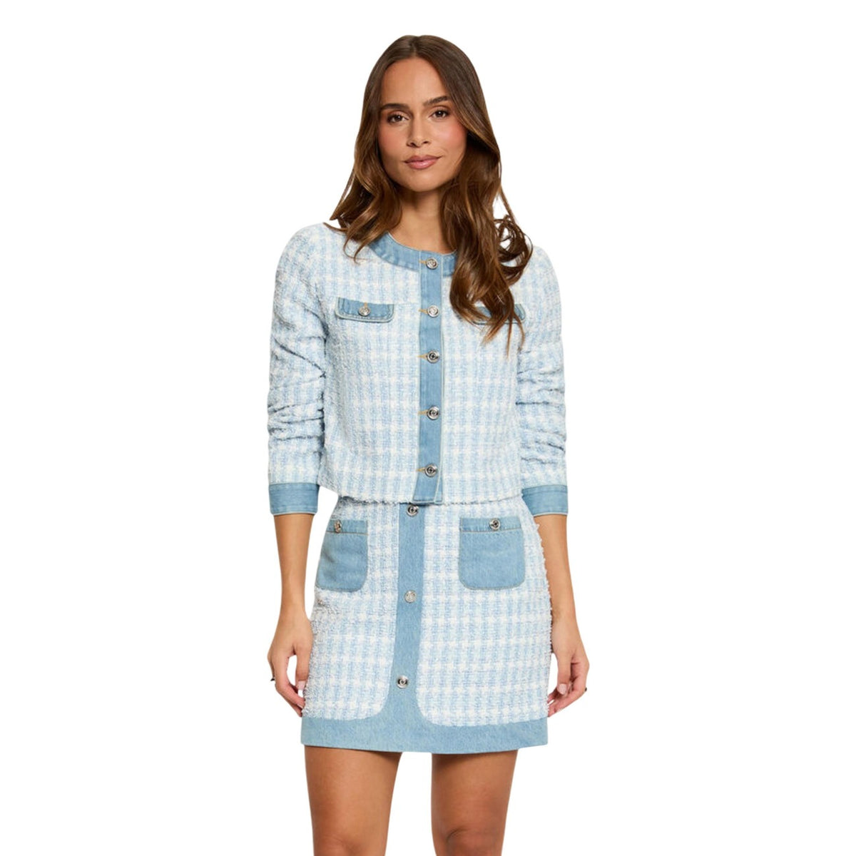 Blazer da donna Morgan De Toi in tessuto effetto tweed con profili in denim a contrasto, quattro tasche applicate frontali e bottoni metallici decorativi. Vista frontale figura intera