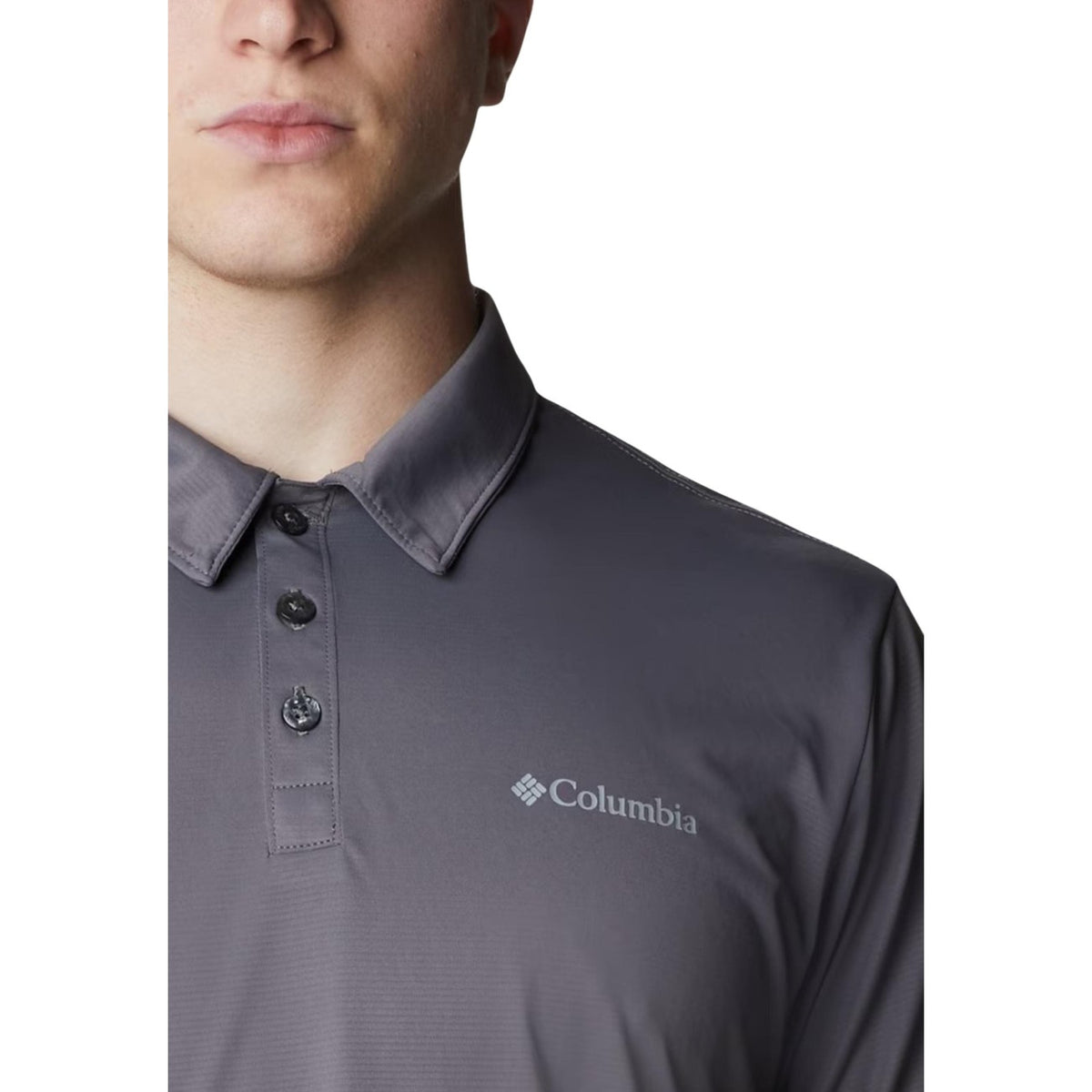 Polo Tecnica Omni-Wick™; maglia jacquard, anti-odore, traspirante. Comfort tecnico per le tue avventure outdoor e la vita in città. Colore grigio. Vista frontale Dettaglio logo