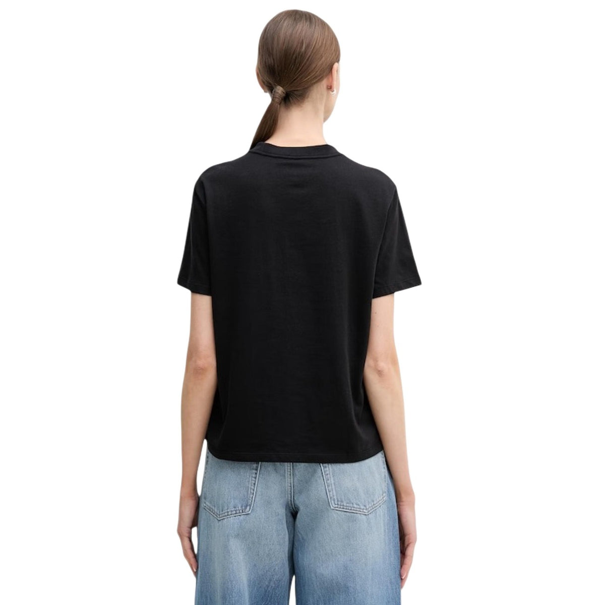 T-shirt Calvin Klein Jeans donna nera con logo maniche corte - vista posteriore retro indossata da modello