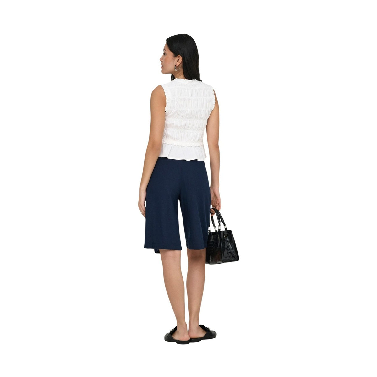 Bermuda Loose Fit; lunghezza ginocchio, passanti, chiusura a bottoni, tessuto intrecciato. La scelta versatile per uno stile senza tempo. Colore blu. Vista posteriore