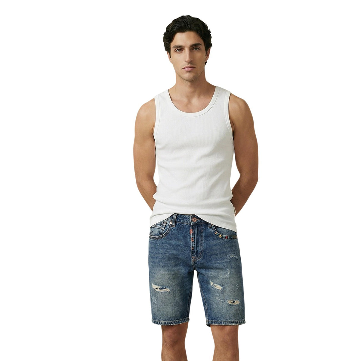 Top Slim Elasticizzato; 46% cotone, 46% viscosa, 8% elastan. Scollo tondo, senza maniche, linea diritta. Il basic fondamentale per comfort e versatilità. Colore bianco. Vista frontale