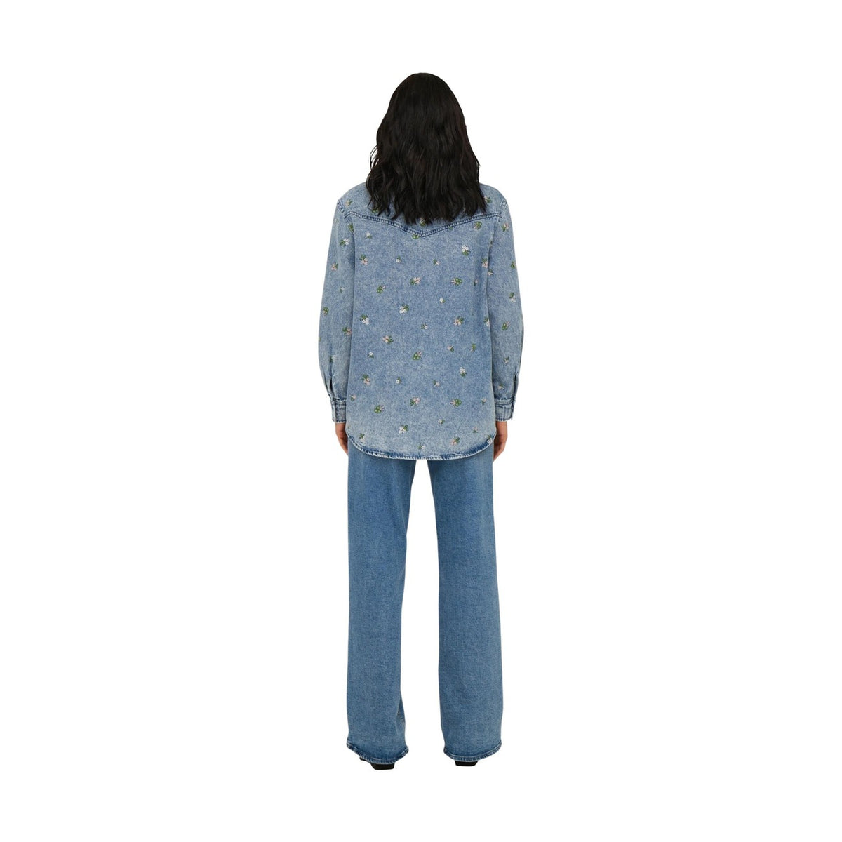 camicia da donna Only Onlvera L/S Flower Emb Shirt Dnm Noos è realizzata in 100% cotone. maniche lunghe e una vestibilità regolare. colletto classico e la chiusura frontale con bottonI. Vista posteriore
