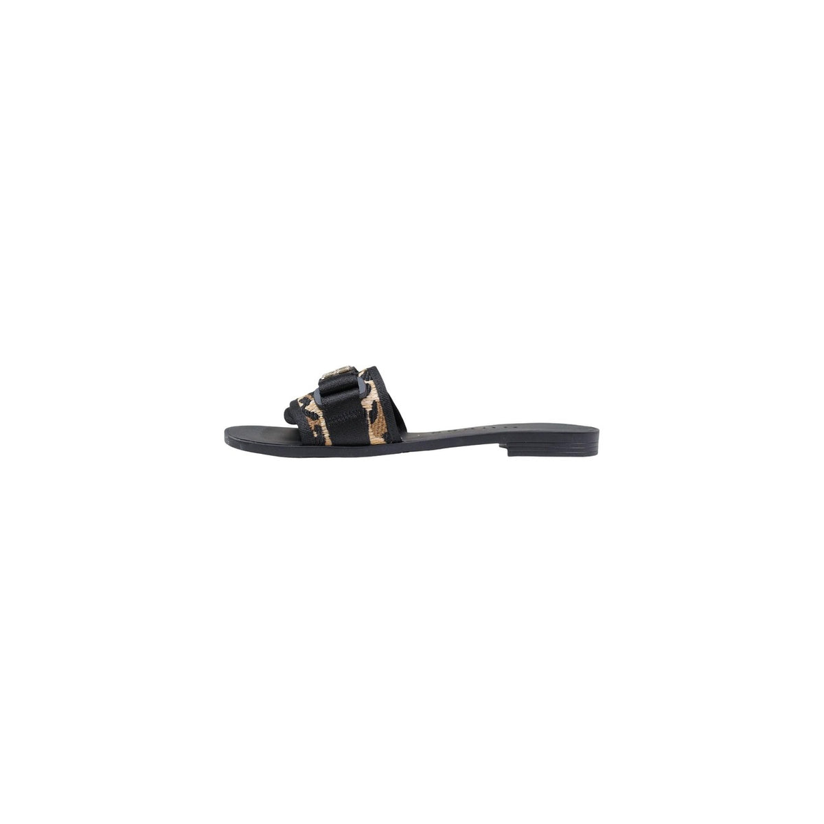 Guess FLJEL5 FAB03, sandali neri bassi da donna con fascia logata; fibbia metallica dorata, struttura leggera e flessibile, stile contemporaneo e chic. Vista laterale