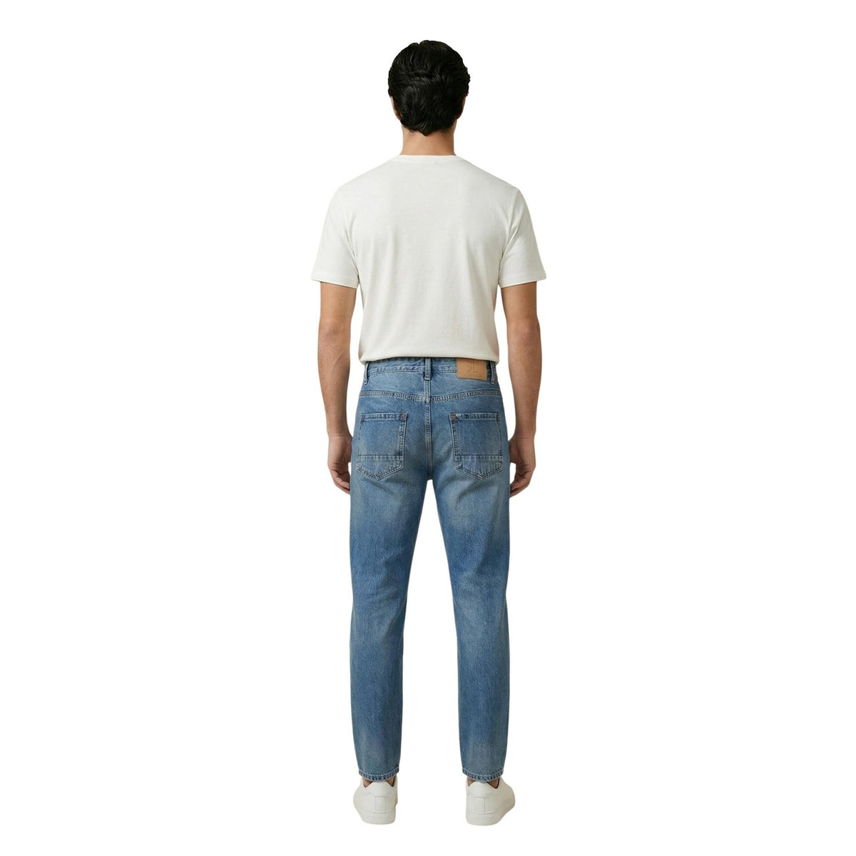Gianni Lupo Jeans Slim Cooper Carrot; denim effetto invecchiato con abrasioni, composizione morbida e resistente, ideale per outfit urban contemporanei e tempo libero. Vista posteriore