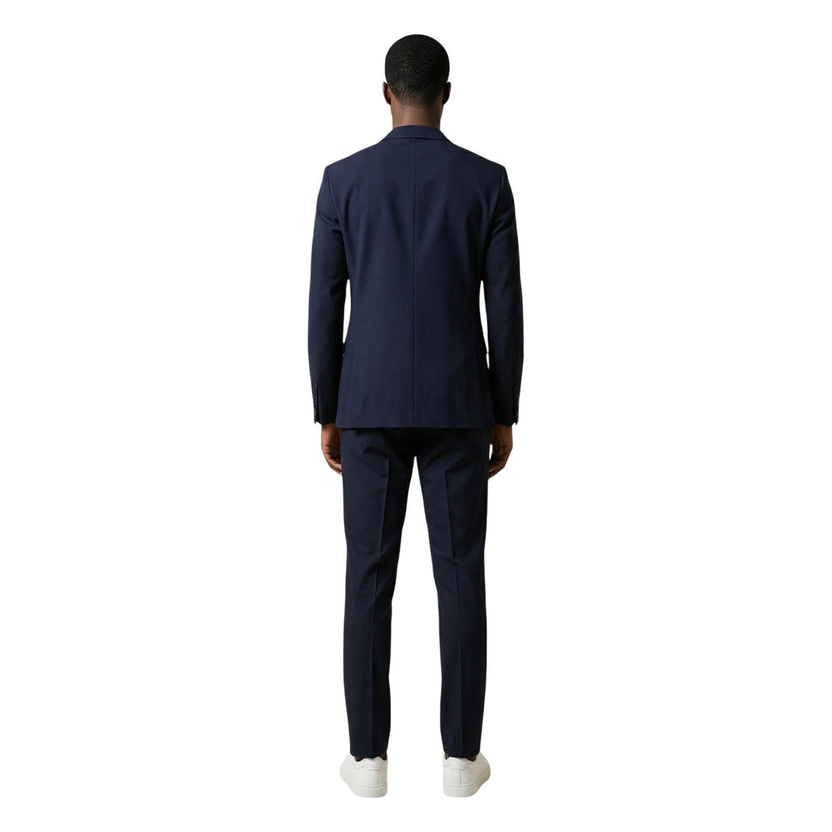 Mulish AB-213 3P MONETRASO; abito 3 pezzi (giacca, gilet, pantalone), tessuto stretch antipiega, vestibilità dinamica. L'eleganza sartoriale per l'uomo moderno. Vista posteriore colore blu scuro