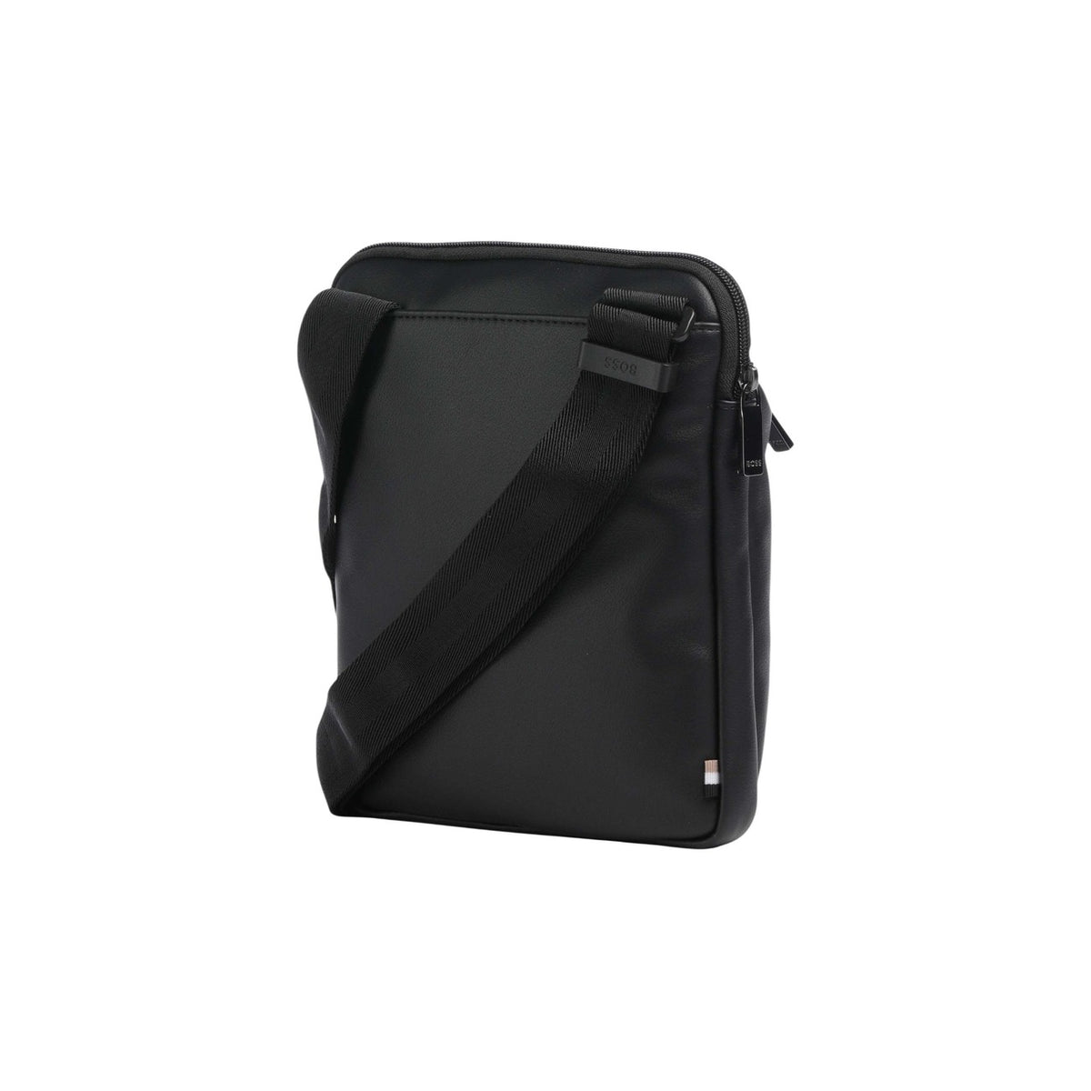Tracolla BOSS uomo nera modello Jace Envelope. Borsello uomo nero sportivo e da viaggio in materiale riciclato con zip sul davanti, tracolla in nastro regolabile e logo a contrasto stile casual e urban.