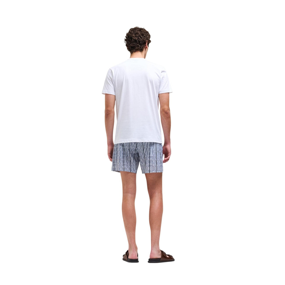 T-shirt Colmar Originals bianca uomo 7547 6SH. Maglietta da uomo bianca a maniche corte in 100% cotone con girocollo e logo Colmar a contrasto sul petto, t-shirt casual e sportiva 4 stagioni.