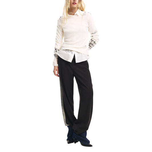 Pantaloni Desigual donna neri con zip e bottone tasche anteriori e posteriori 35% cotone 42% poliestere 21% viscosa 2% elastan - vista frontale indossata da modello figura intera