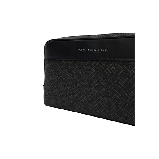 Pochette Tommy Hilfiger; motivo bandierine all-over, manico rimovibile, slot per carte di credito, 1.5l. L'accessorio indispensabile per il viaggio.