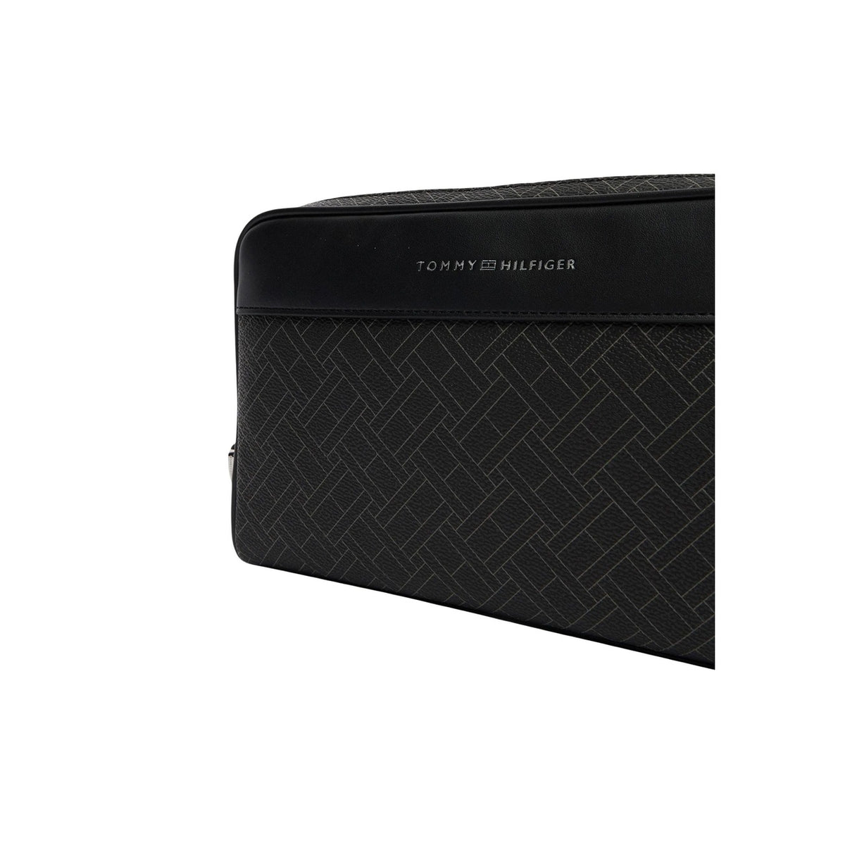 Pochette Tommy Hilfiger; motivo bandierine all-over, manico rimovibile, slot per carte di credito, 1.5l. L'accessorio indispensabile per il viaggio.