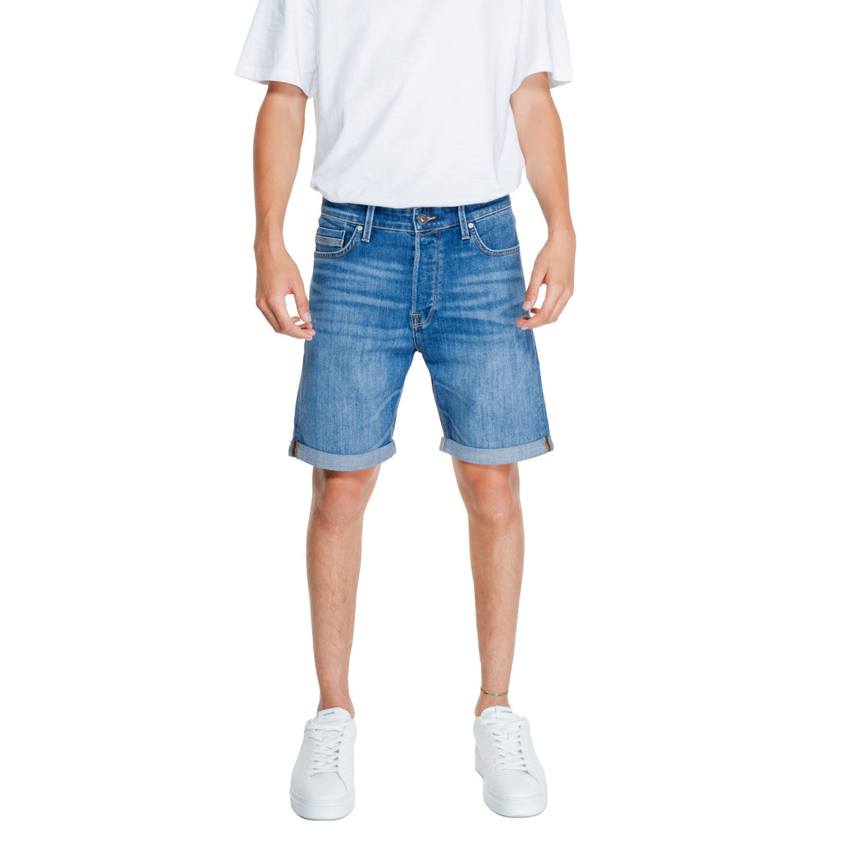 Jack & Jones 12249092, bermuda blu in cotone e poliestere; chiusura frontale classica, stile versatile e tessuto morbido traspirante per il tempo libero. Vista frontale