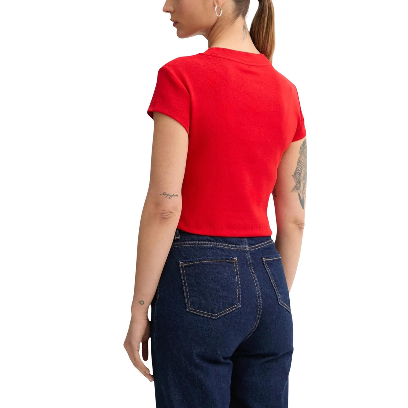 T-shirt corta a coste Calvin Klein Monogram; colore Rush, 95% cotone, 5% elastan. Taglio slim crop, stile Baby Tee. Vista posteriore