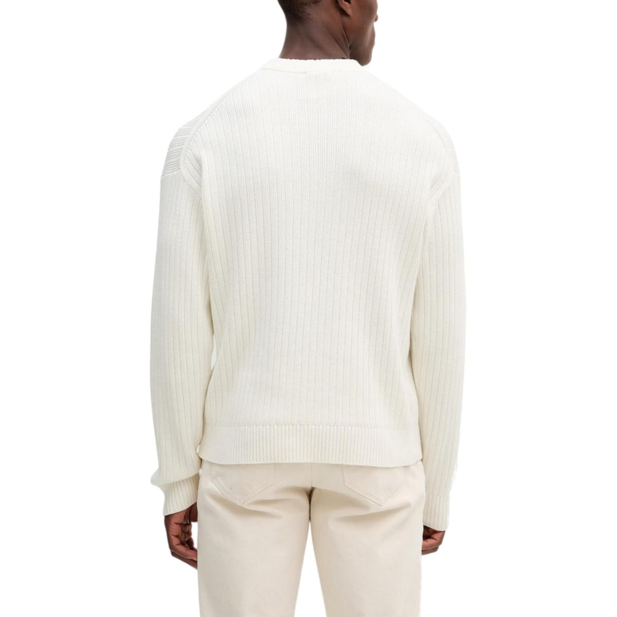Maglia Calvin Klein Jeans VERTICAL TEXTURE CREW uomo panna maniche lunghe scollo tondo 100% cotone - vista posteriore retro indossata da modello