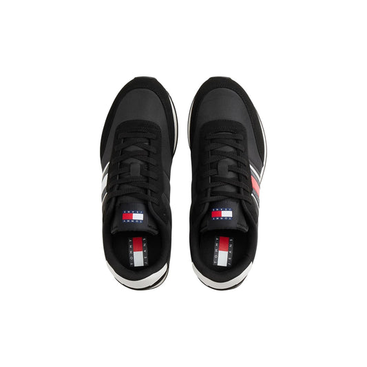 Sneakers Tommy Jeans uomo nere EM0EM01709. Scarpe sportive basse tipo runner con suola in gomma ed EVA, tomaia multimateriale nera, inserti a contrasto e logo Tommy sulla linguetta e sul lato.