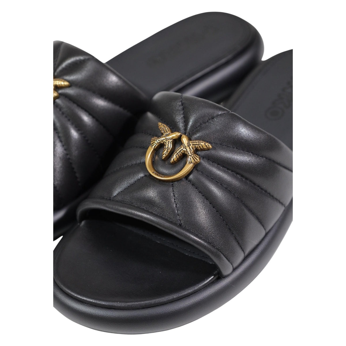 Ciabatte Pinko donna nere con fascia Fiona 03 punta aperta 100% pelle - vista frontale dettaglio logo
