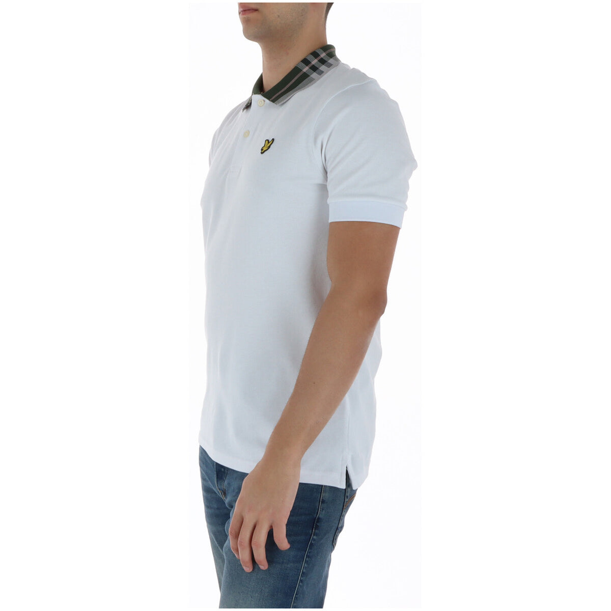 Lyle & Scott Polo Bianca SP2403V; 97% cotone e 3% elastan, manica corta, logo ricamato. Il classico intramontabile per ogni occasione. Vista frontale Laterale