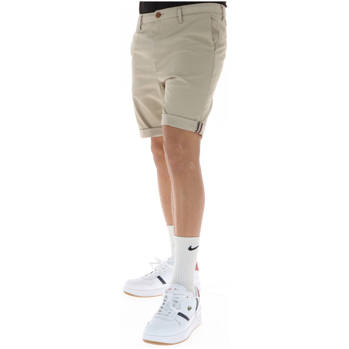 Bermuda beige Chino Shorts Vintage International; 98% cotone, vestibilità slim, modello 4 tasche. Il classico senza tempo per l'estate. Vista frontale Laterale