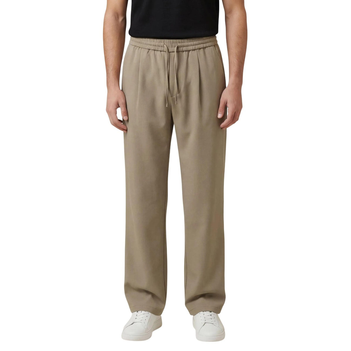 Pantaloni marroni loose fit Only & Sons Onswill con coulisse e pieghe frontali, realizzati in poliestere riciclato e viscosa, ideali per look da ufficio rilassato. Vista frontale