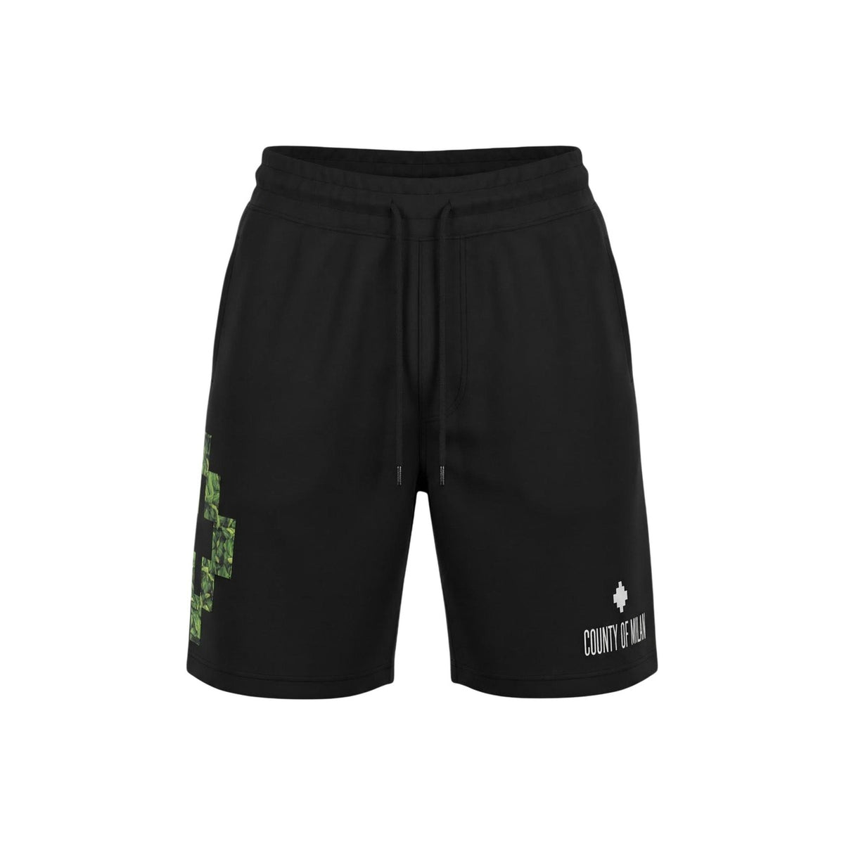 Bermuda County of Milan S6CMMABE072; 100% cotone, grafica geometrica verde, logo a contrasto. Vita con coulisse, tasche laterali, vestibilità morbida. Shorts sportivi di lusso, design audace. Vista frontale stesa
