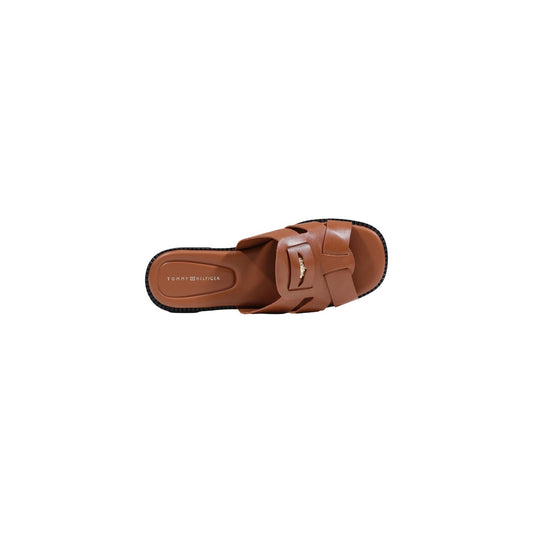 Sandali Tommy Hilfiger Loafer-Style; 100% Pelle. Punta squadrata, dettaglio penny oro, interno nappa. Slide donna elegante, plantare imbottito, suola 1,3 cm per la PE26. Vista dall’alto