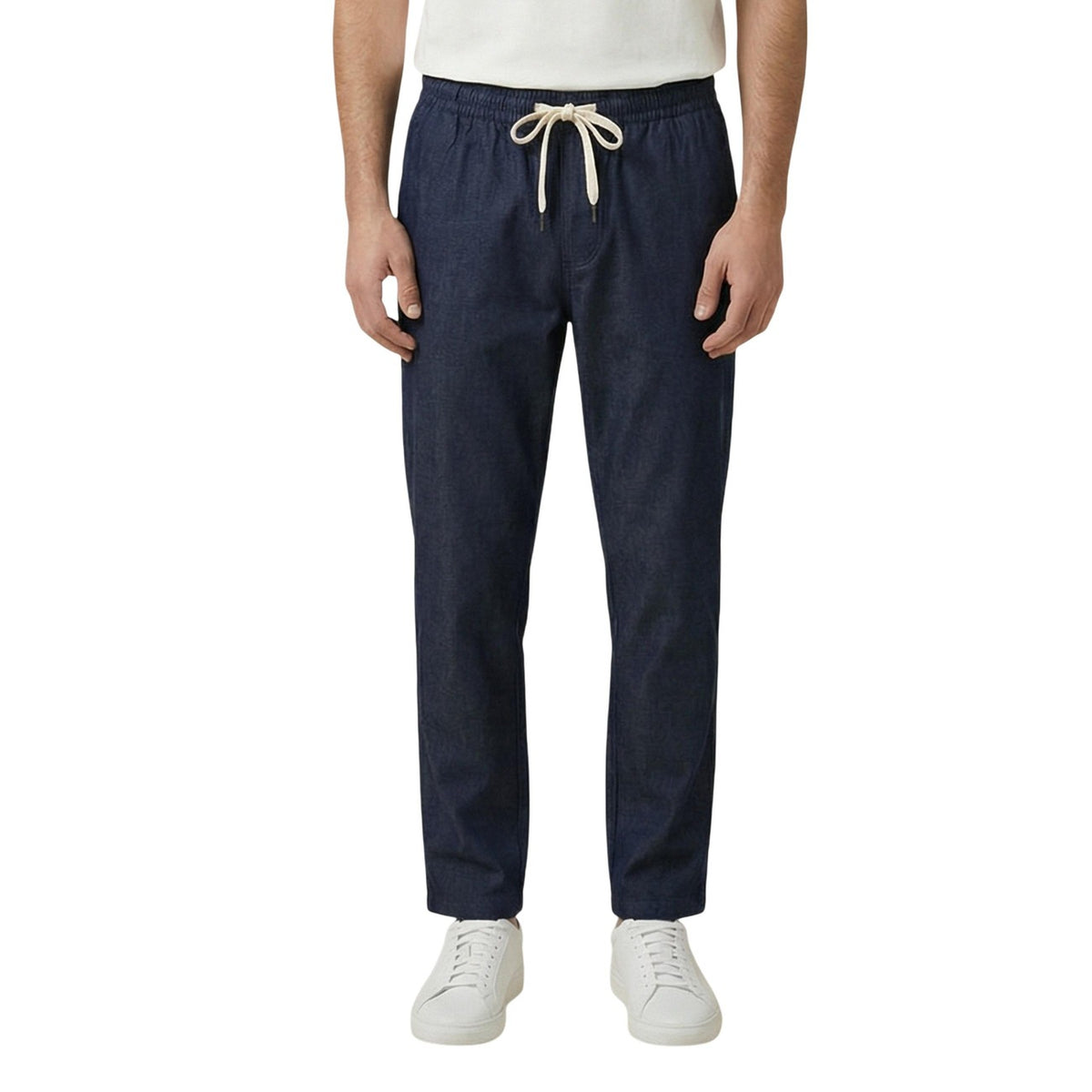 Gianni Lupo Pantaloni Regular blu scuro GN21823; 100% Lyocell traspirante, vita con coulisse e dettagli minimal. Freschezza e comfort superiore per la primavera-estate. Vista frontale