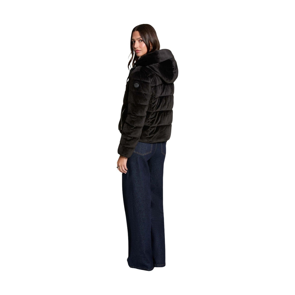 Piumino velluto nero donna Morgan De Toi 262-GLAMI. Giacca imbottita invernale effetto velluto in poliestere ed elastan con cappuccio, cerniera frontale e tasche con zip.