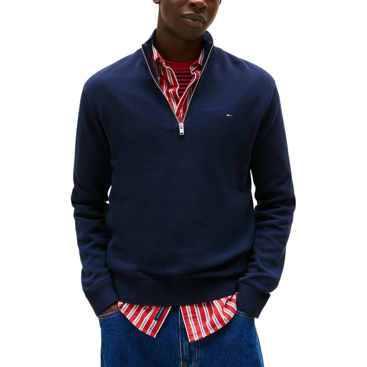 Felpa Tommy Hilfiger Jeans uomo blu con zip maniche lunghe colletto 100% cotone - vista frontale indossata da modello