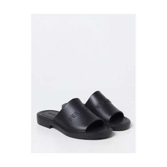 Pantofole in EVA Ferragamo; Nero. Logo in rilievo, punta tonda, suola in gomma. Leggere, resistenti e prodotte in Italia. Il lusso quotidiano ai tuoi piedi. Laterale frontale
