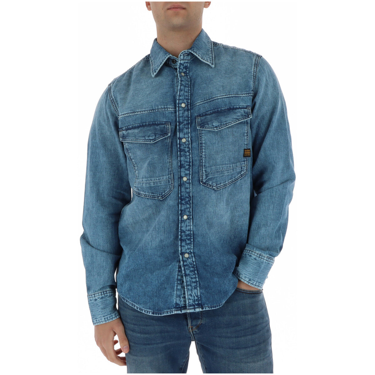Camicia Denim Dakota Regular; bottoni automatici, 100% cotone, tasche frontali. Stile western contemporaneo ideale per il layering. Vista frontale