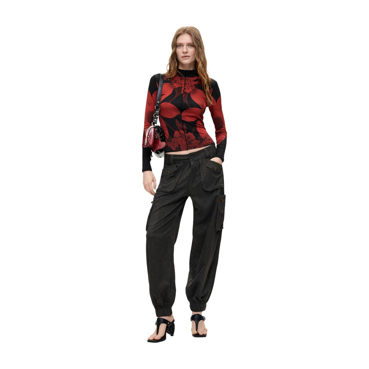 Pantalone jogger Desigual donna grigio PANT_URBAN. Pantaloni cargo multitasche a gamba dritta in tessuto morbido grigio tinta unita con elastico in vita e fondo con polsino elastico, collezione autunno inverno.