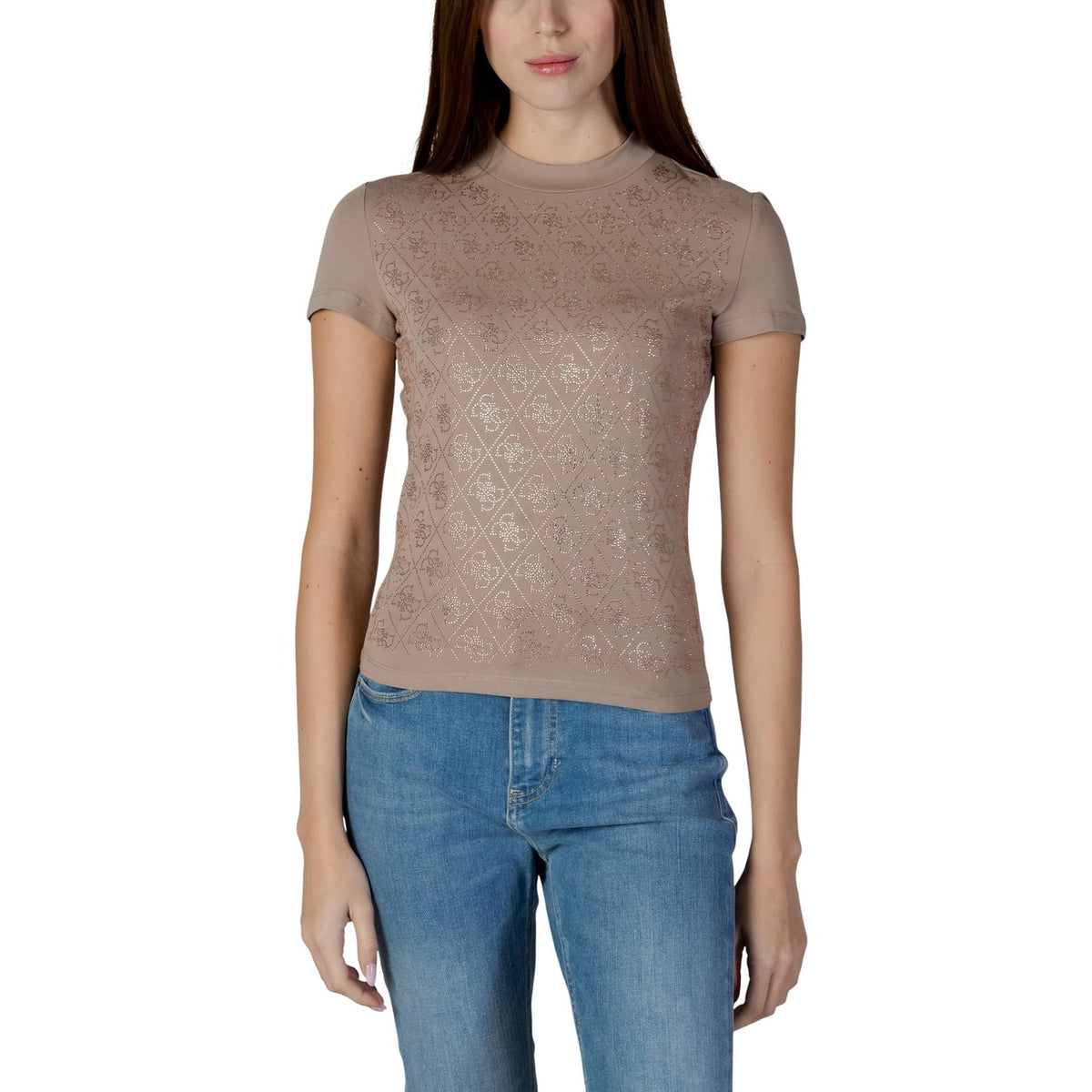 T-shirt Guess con logo 4G donna beige maniche corte scollo tondo 95% cotone 5% elastan - vista frontale indossata da modello