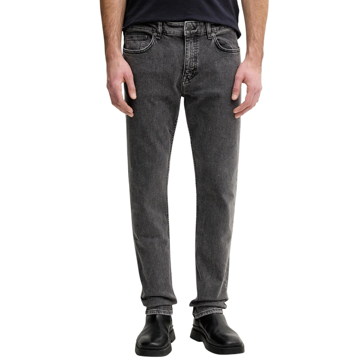 Jeans Boss uomo grigi con zip e bottone 99% cotone 1% elastan - vista frontale indossati da modello figura intera