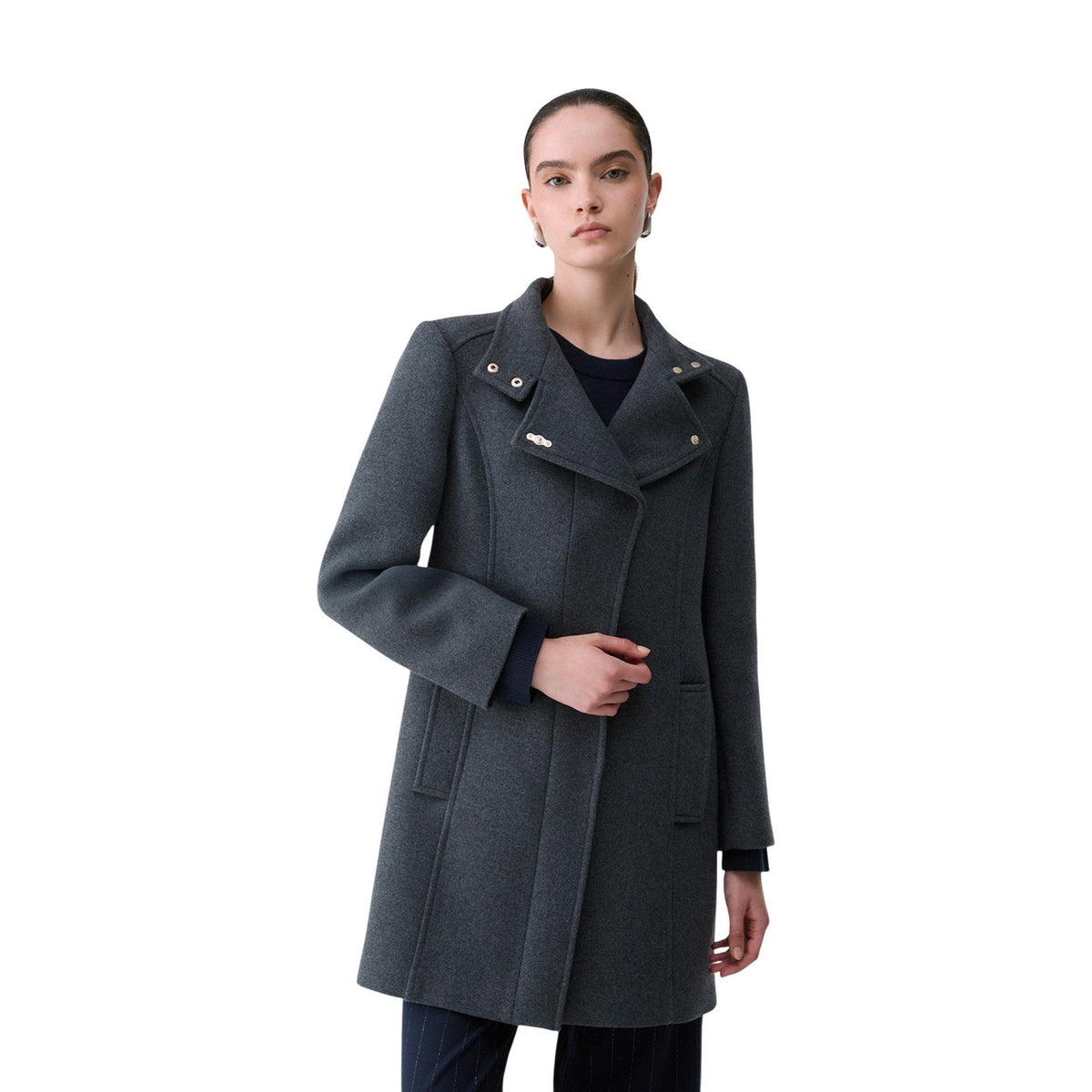 Cappotto grigio donna misto lana Liu Jo COAT WF6412 T720A. Cappotto sartoriale grigio a doppio petto sagomato con collo alto e bottoni metallici.