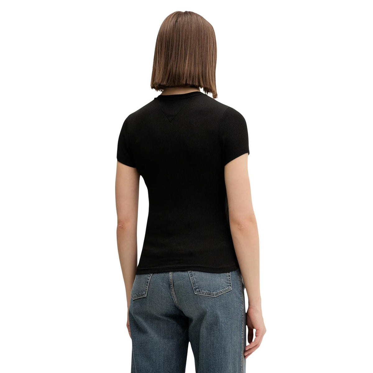 T-shirt Tommy Jeans DW0DW21838; 95% Cotone Rigenerato. Vestibilità slim, logo ricamato, jersey stretch. Maglia donna ecosostenibile, flessibile e di tendenza Colore nero vista posteriore