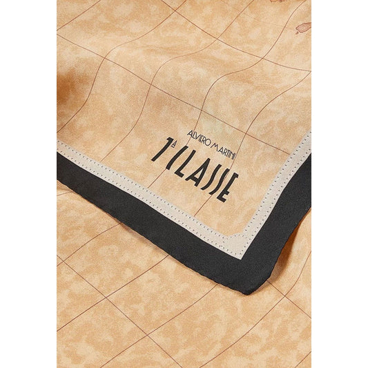 Foulard Alviero Martini 3270 ALOE; 100% seta, stampa Geo iconica. Un accessorio must-have per un look sofisticato ed elegante. 70x70 cm dettaglio logo