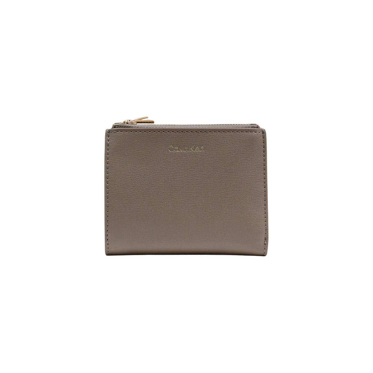 Calvin Klein Foil Logo Dbl Zip Wallet; beige, 100% poliuretano, doppia zip, logo in rilievo. Il portafoglio medio spazioso e moderno per la donna dinamica.