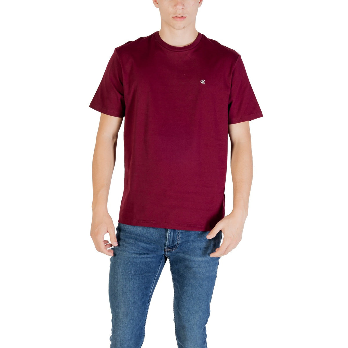 T-shirt Calvin Klein Jeans SS SMOOTH CTTN SOLID uomo bordeaux maniche corte scollo tondo 100% cotone - vista frontale indossata da modello