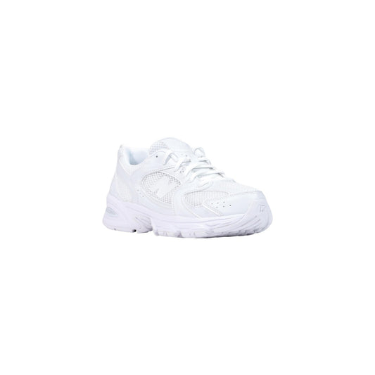 Sneakers unisex New Balance 530 bianche con tomaia in materiale sintetico e mesh traspirante. Scarpe sportive rétro running total white con suola spessa ammortizzata e piccolo logo laterale. Vista frontale