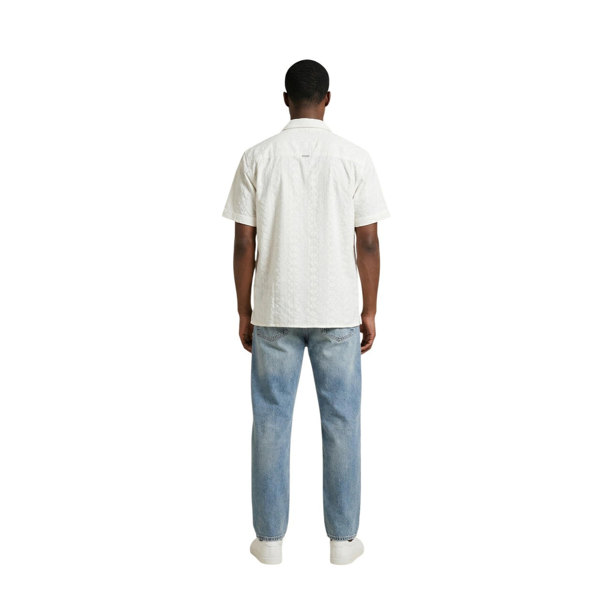 Antony Morato Camicia Manica Corta MMSS00189; 100% cotone, colore bianco, colletto a bavero. Vestibilità moderna e fresca. Vista posteriore figura intera
