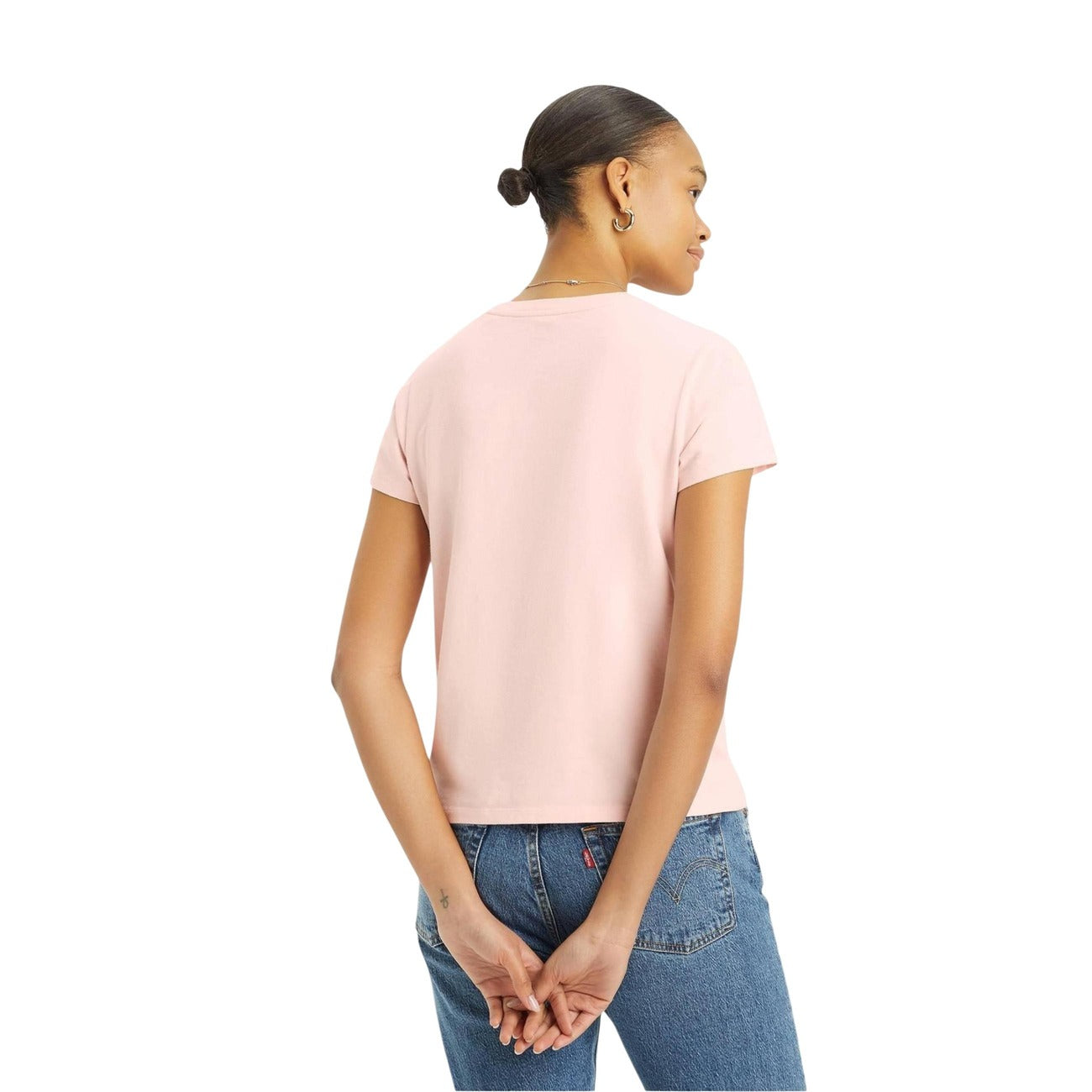 Levi's® Perfect Tee Pink Lavender; 100% cotone, tasca sul petto, dettagli ricamati. Traspirante, morbida ed essenziale. Vista posteriore