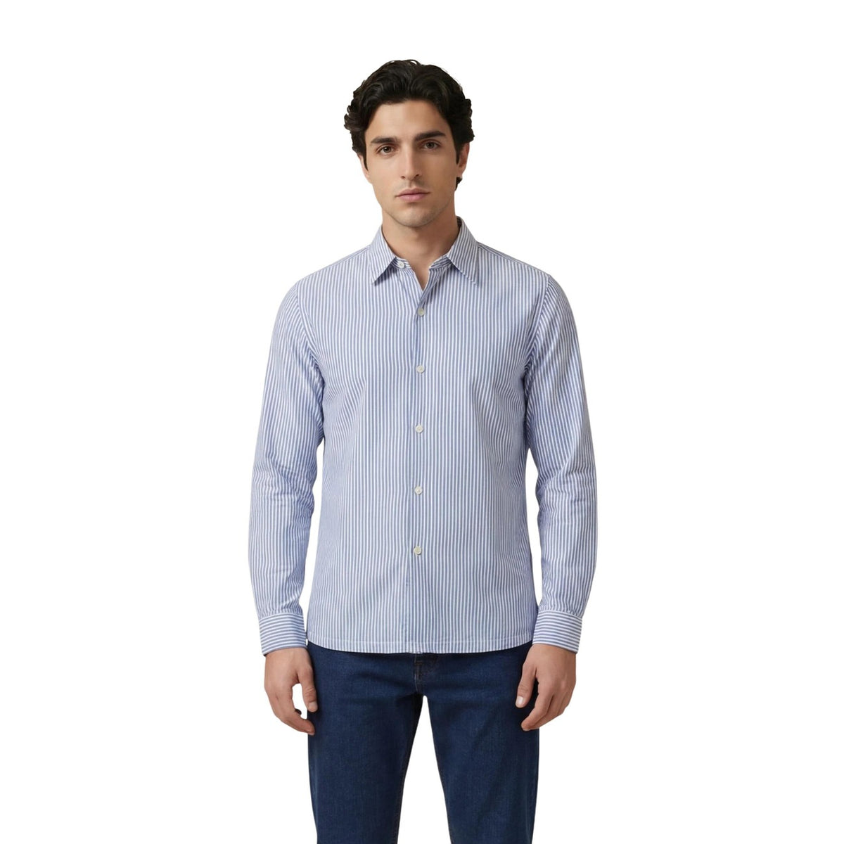Camicia Only & Sons Opaline, vestibilità relax in 100% cotone a righe; stile intramontabile con maniche lunghe e chiusura a bottoni, perfetta da indossare fuori o dentro i pantaloni.