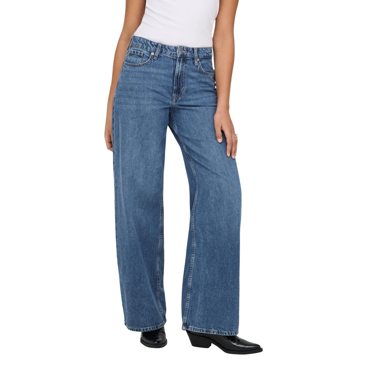 Jeans Only donna blu azzurro a zampa con zip bottone tasche 56% cotone 20% cotone organico 24% lyocell - vista frontale indossati da modello