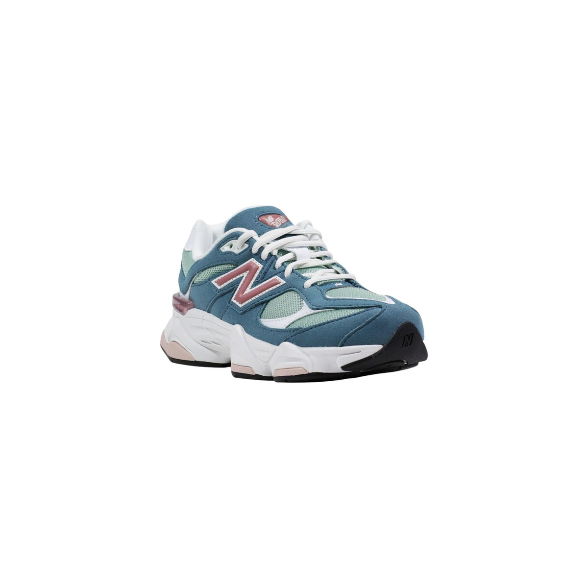 New Balance 9060 G90601XW; mix suede e mesh, suola in gomma ammortizzata, stile futuristico Y2K. Leggera, iconica e confortevole. Vista frontale